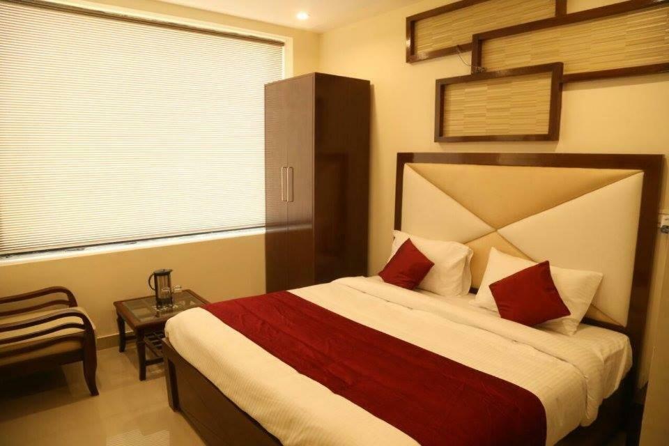 Zirakpur Hotel Eurasia מראה חיצוני תמונה