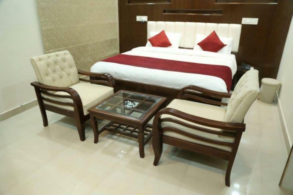Zirakpur Hotel Eurasia מראה חיצוני תמונה